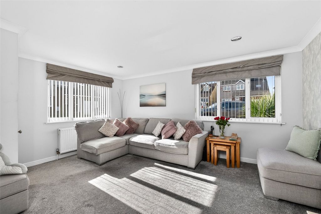 Property photo 2 of 23 Picture No. 17