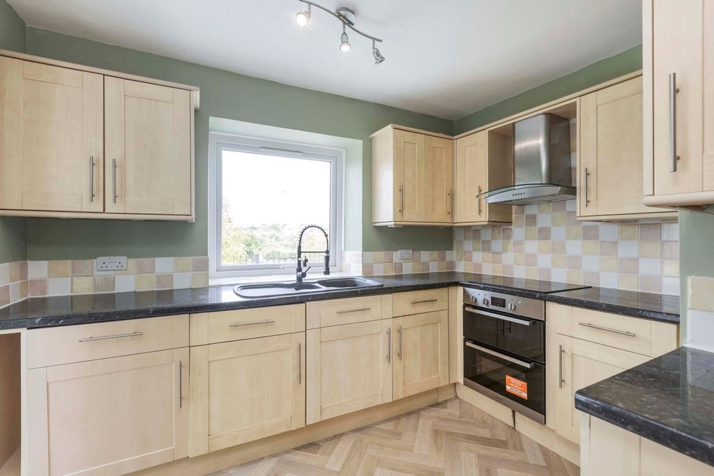 Property photo 3 of 10 6108A6B9-Eb5d-F11...