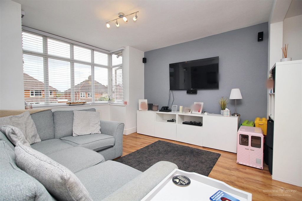 Property photo 3 of 21 Living Room