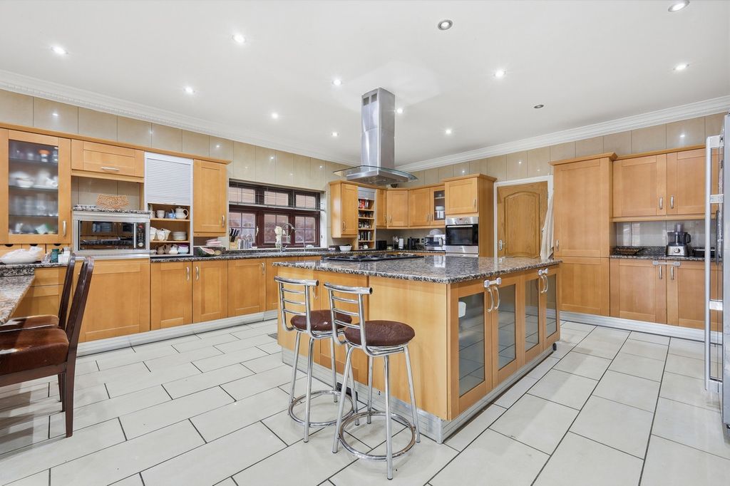 Property photo 3 of 46
