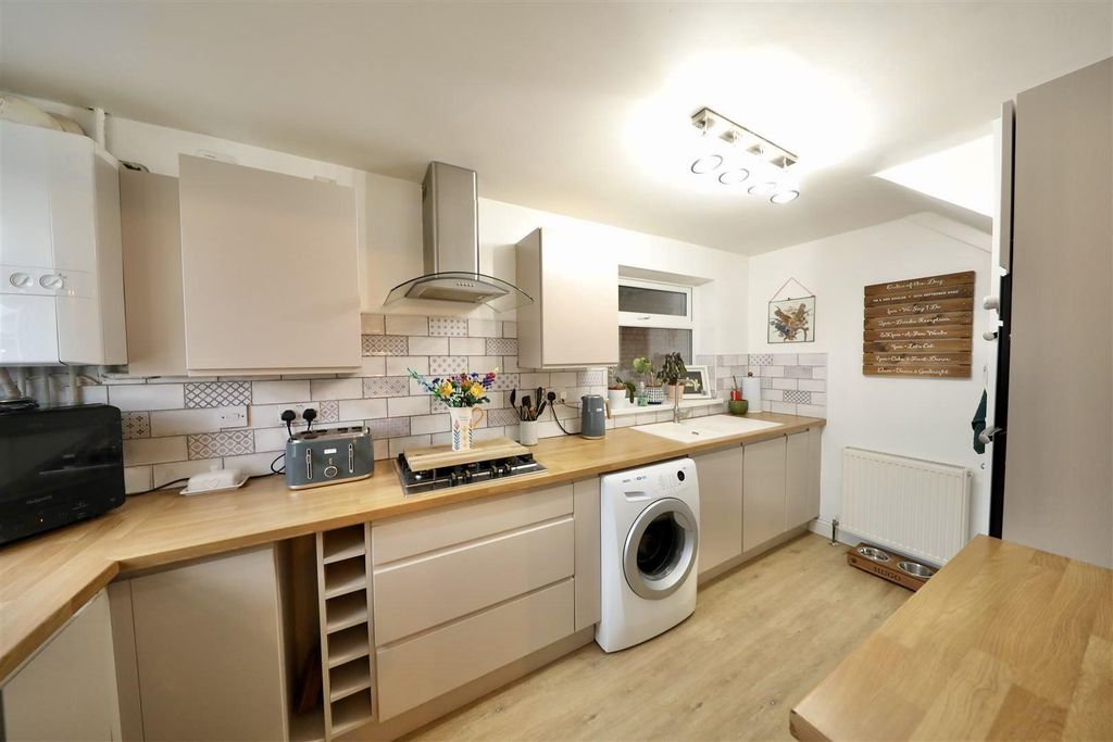 Property photo 3 of 21 Kitchen