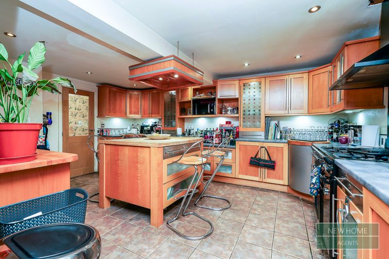 Property photo 2 of 15 Photo 9