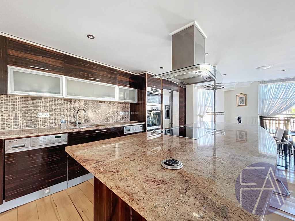 Property photo 2 of 18 4486654