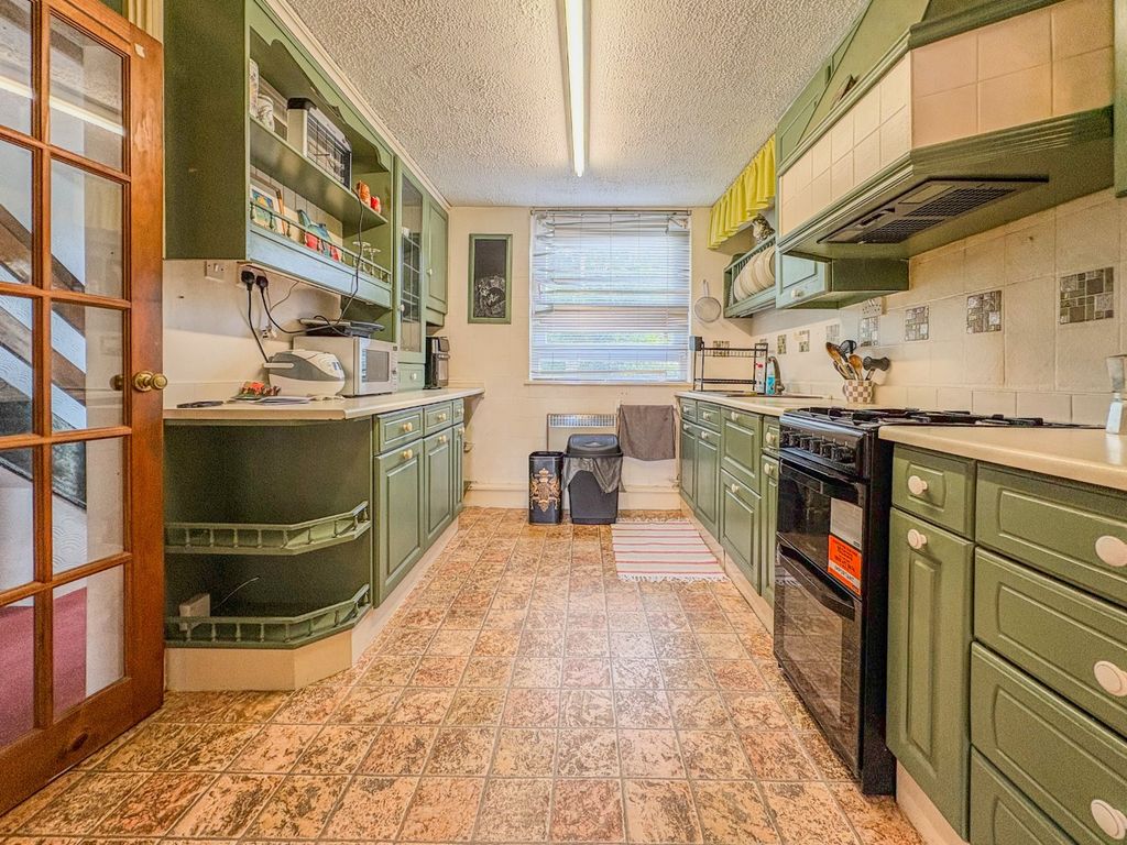 Property photo 2 of 22 5519926