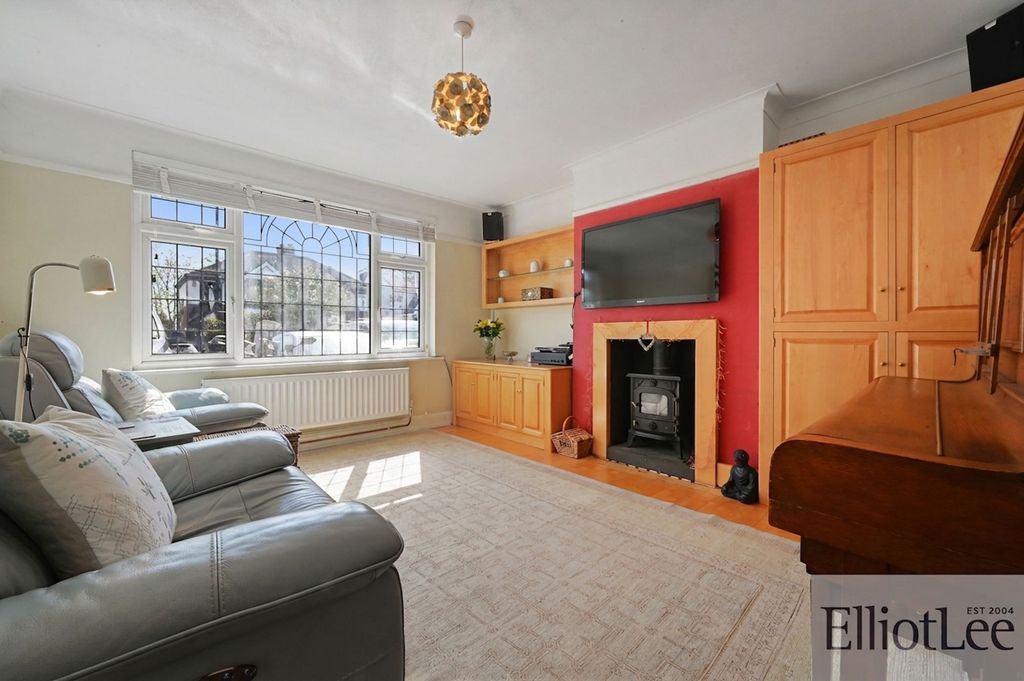 Property photo 3 of 12