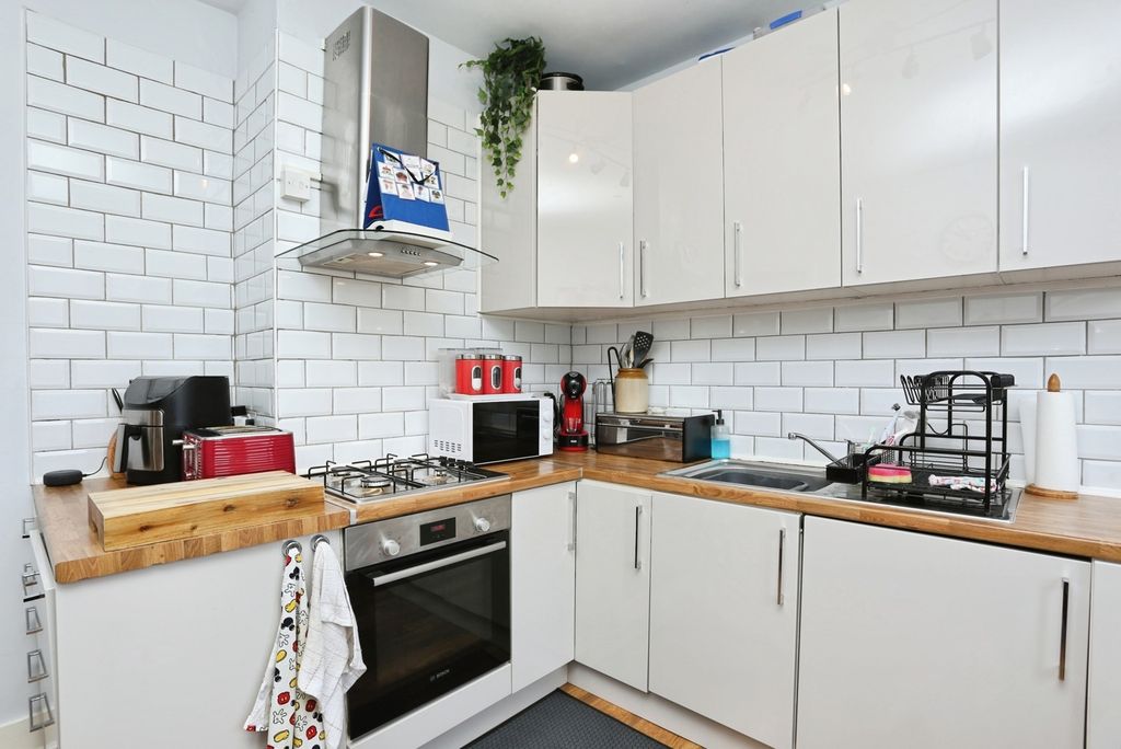 Property photo 2 of 15 Pbox-Img.Jpg