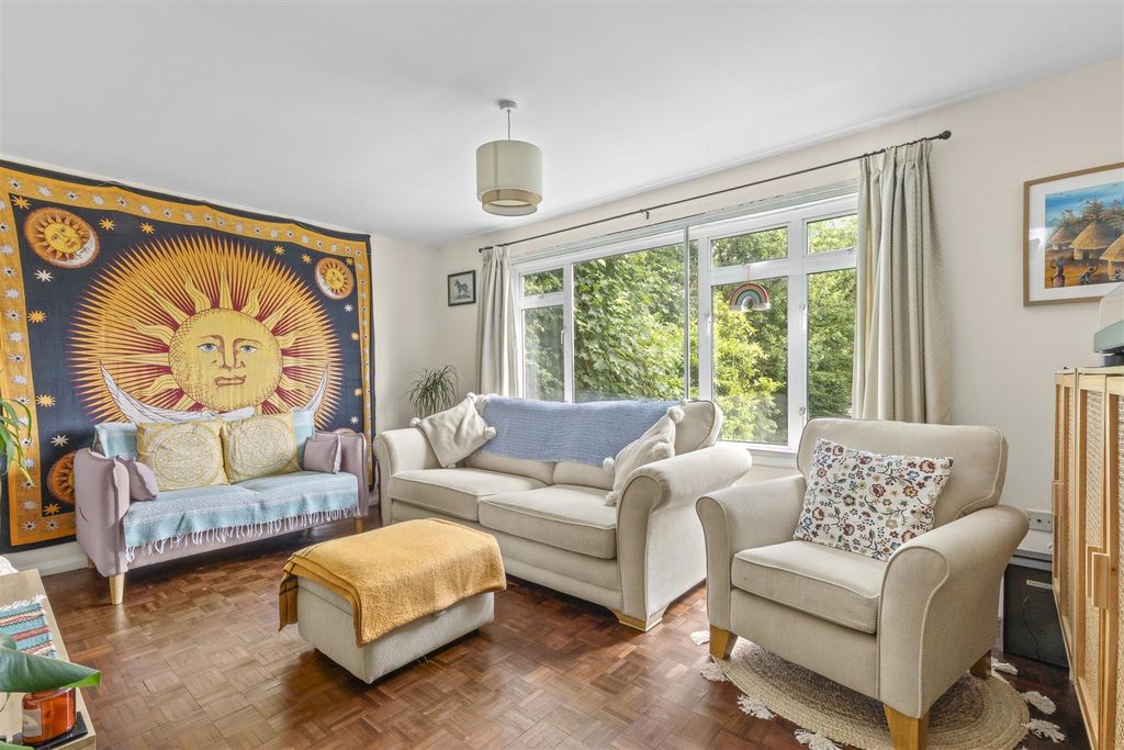 Property photo 2 of 13 Flat 4 Temple Orchard, Amersham Hill, Hp13 6Ph-5.J
