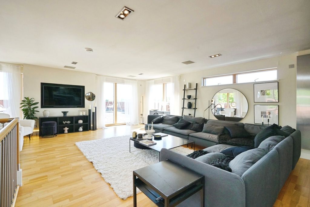 Property photo 3 of 23 Photo