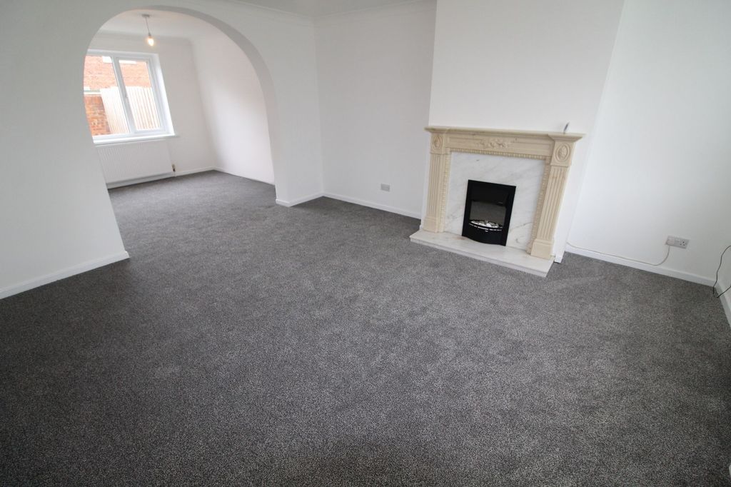 Property photo 2 of 16 Lounge