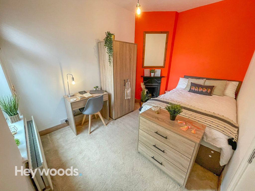 Property photo 1 of 8 100725_7_1108441