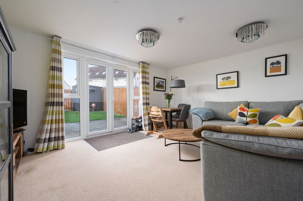 Property photo 2 of 27