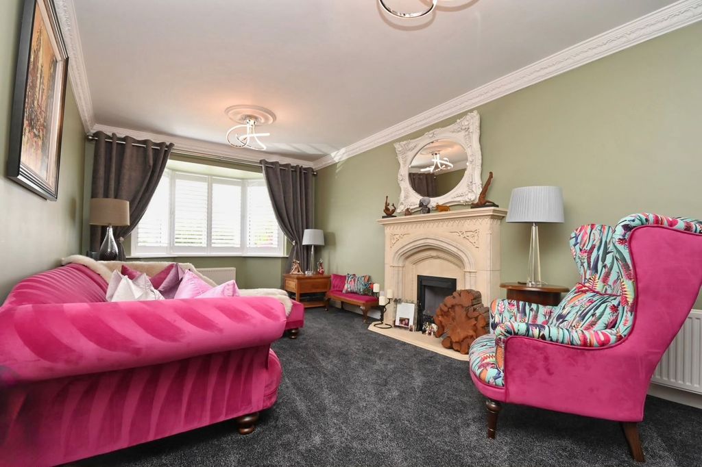 Property photo 2 of 39