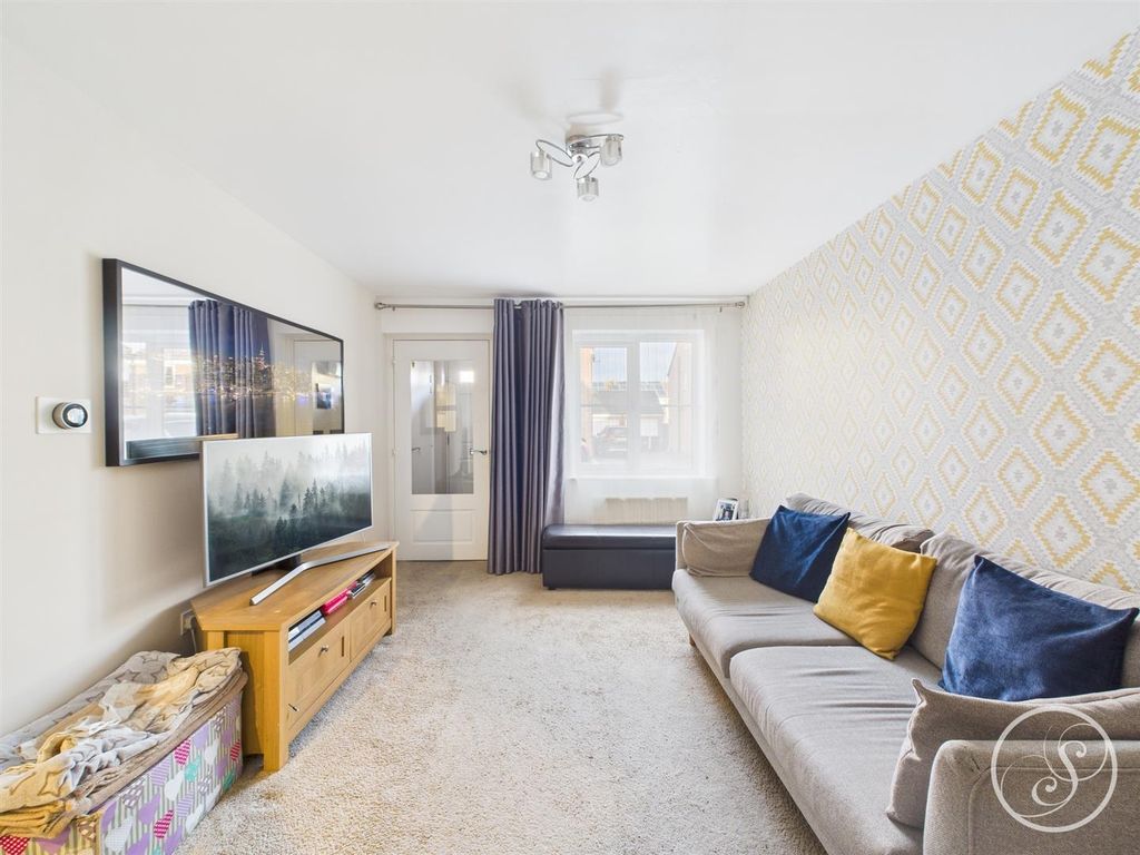 Property photo 2 of 15 Lounge