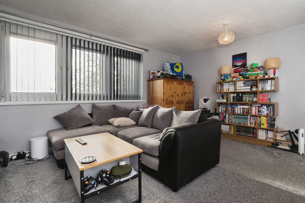 Property photo 3 of 12