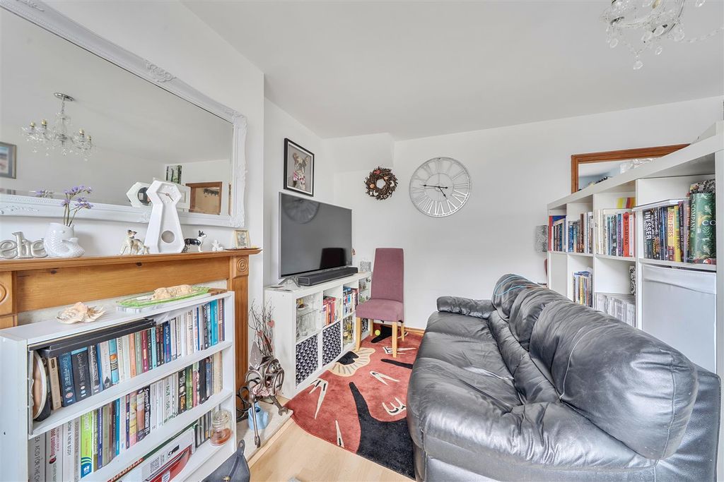 Property photo 3 of 13 1456892-7-69Fe1d0Fe7dc8.Jpg