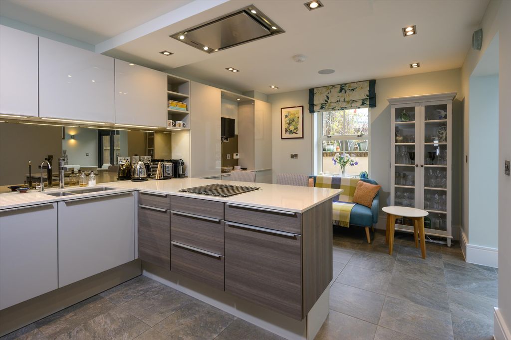 Property photo 2 of 23 Image