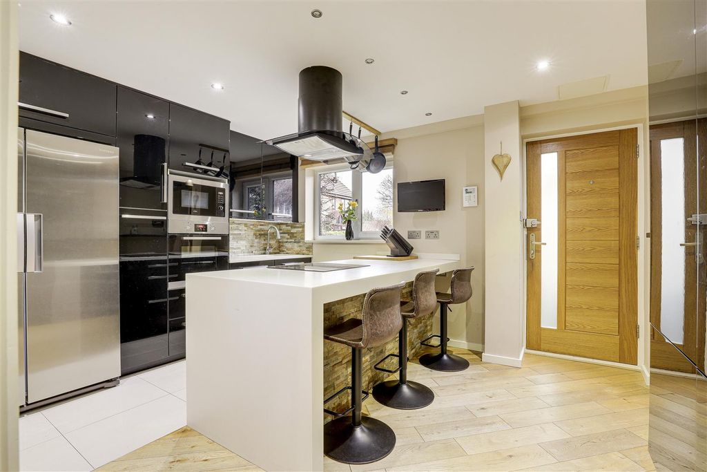 Property photo 3 of 24 21.Jpg