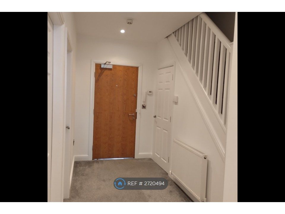 Property photo 3 of 22 Entrance Hall