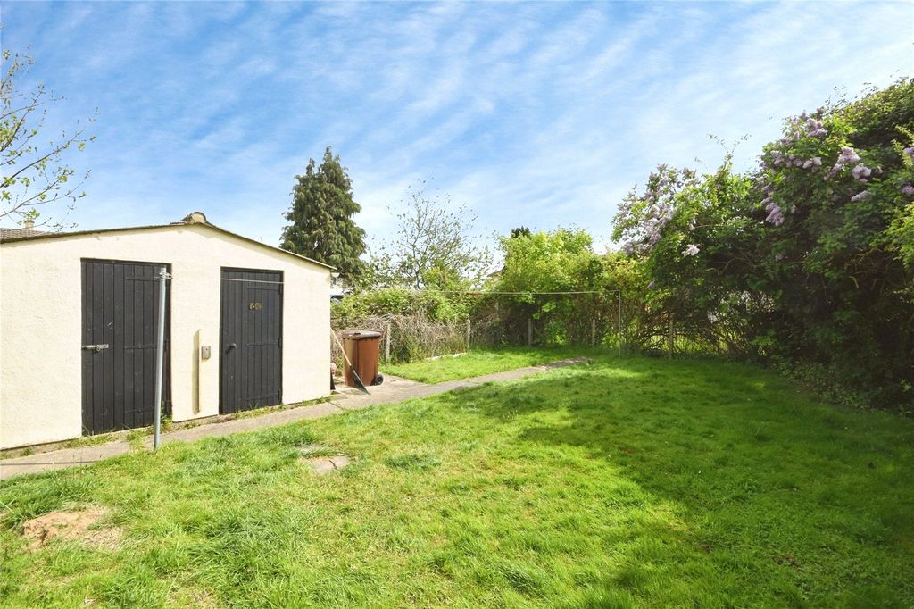 Property photo 2 of 12 Garden