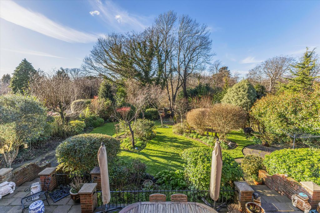 Property photo 2 of 19 Image