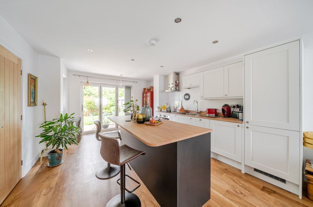 Property photo 3 of 24 1484933-20-6A4643d49Ab34