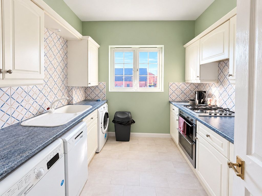 Property photo 2 of 8 Kitchen
