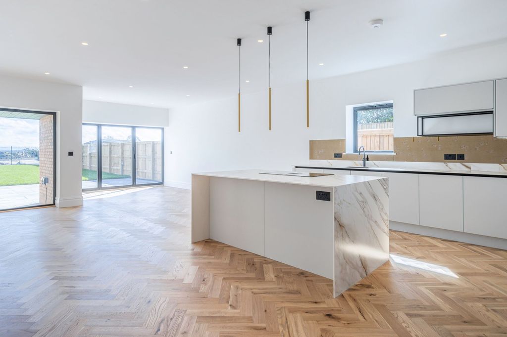 Property photo 3 of 39