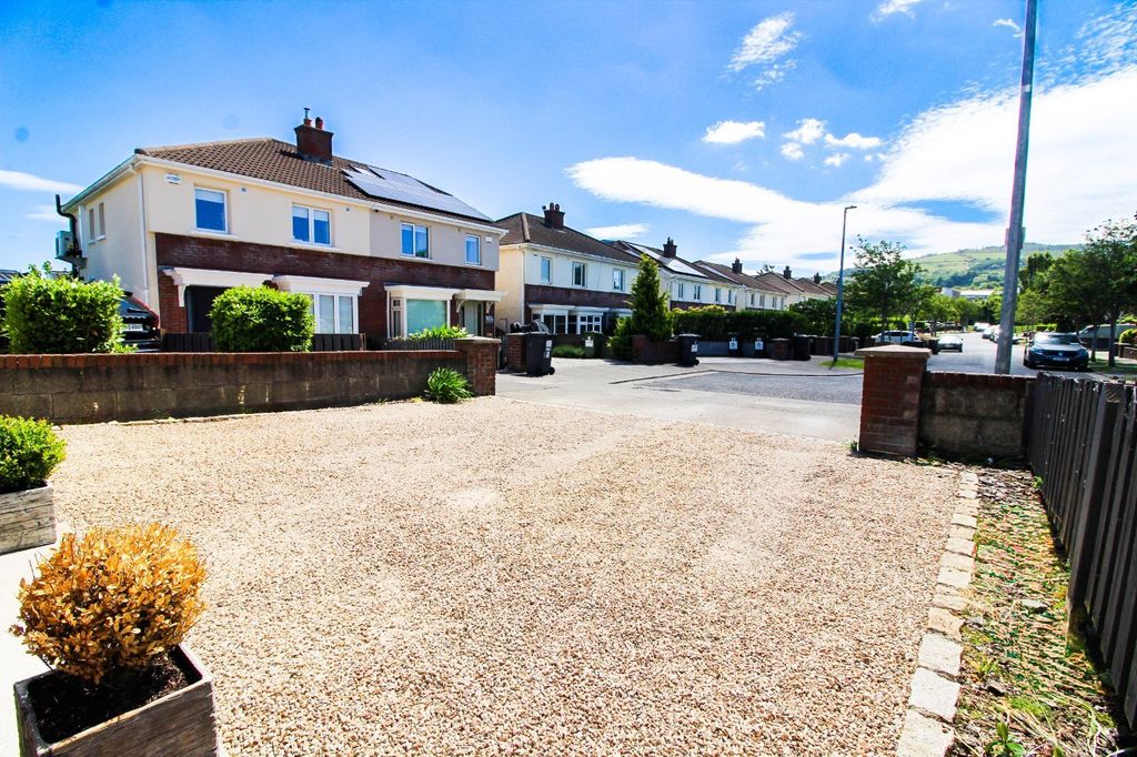 Property photo 3 of 39 Picture No. 01