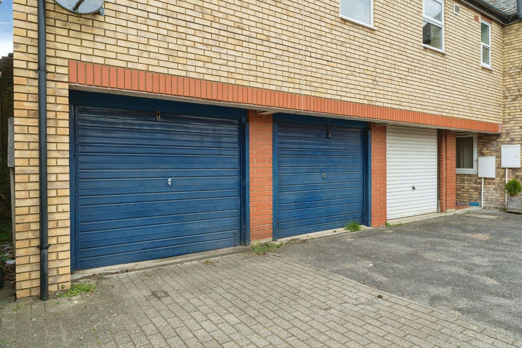 Property photo 2 of 8