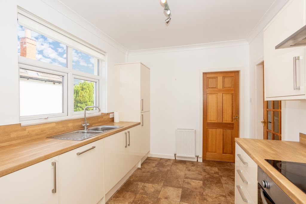 Property photo 3 of 35 Kitchen