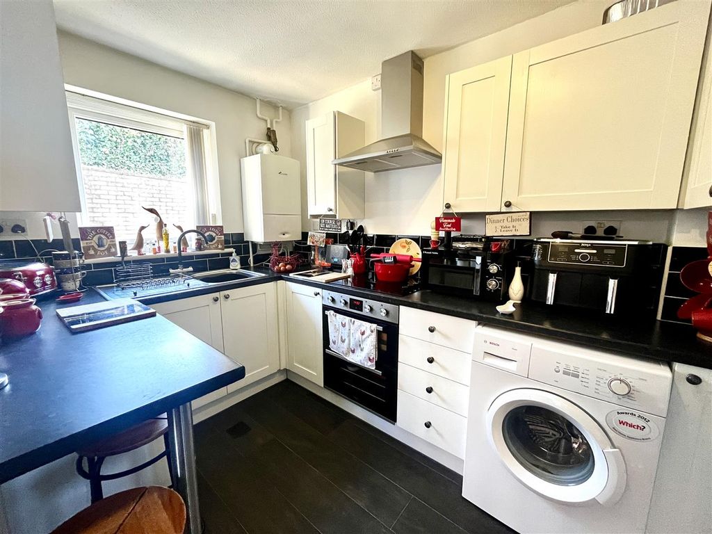 Property photo 2 of 11