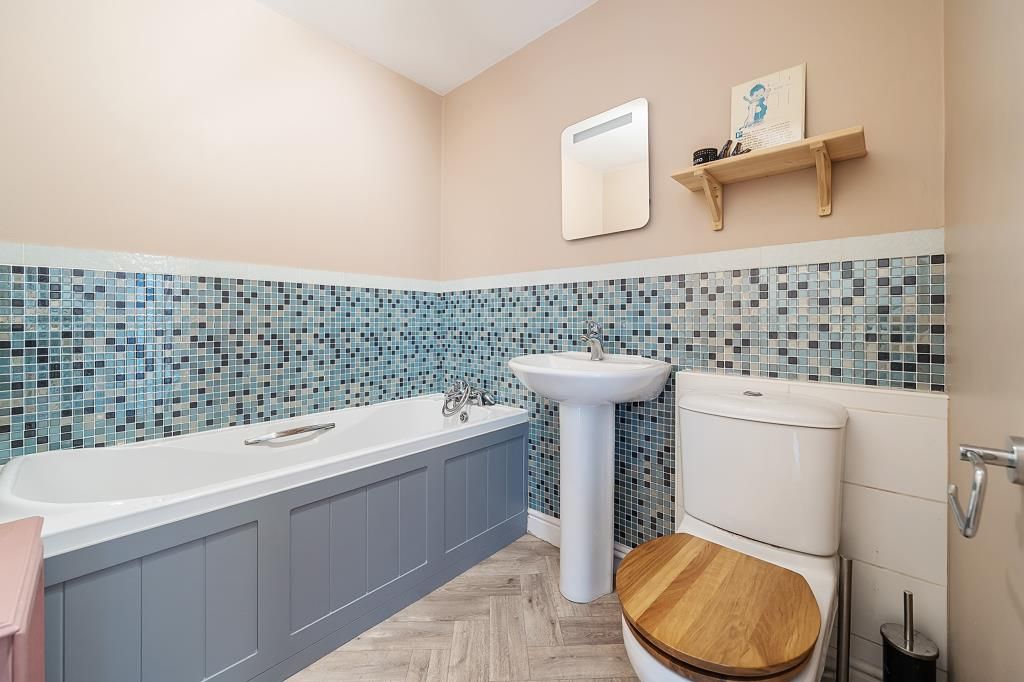 Property photo 3 of 20 Bathroom