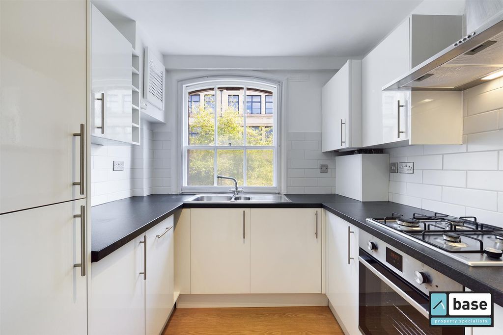 Property photo 3 of 10 Kitchen