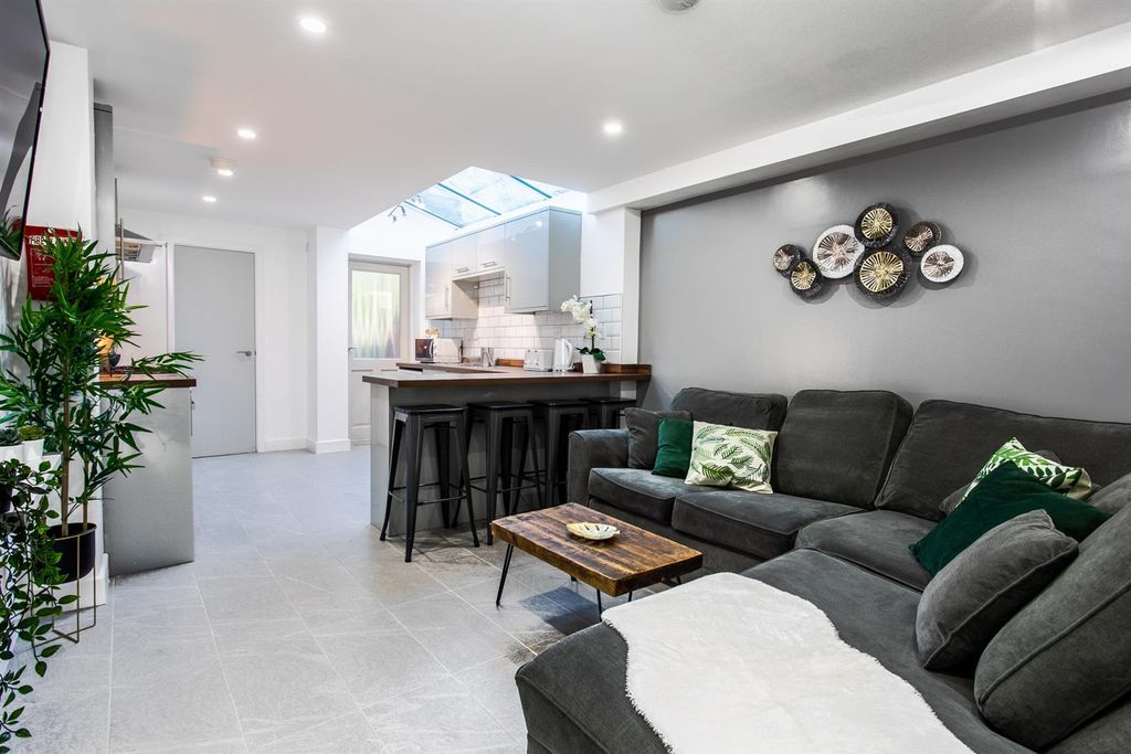 Property photo 1 of 26 65 St George's Road Lr-21.Jpg