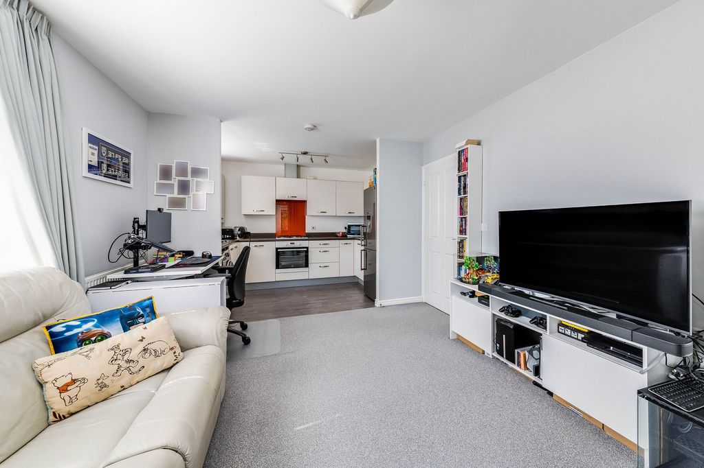 Property photo 2 of 12