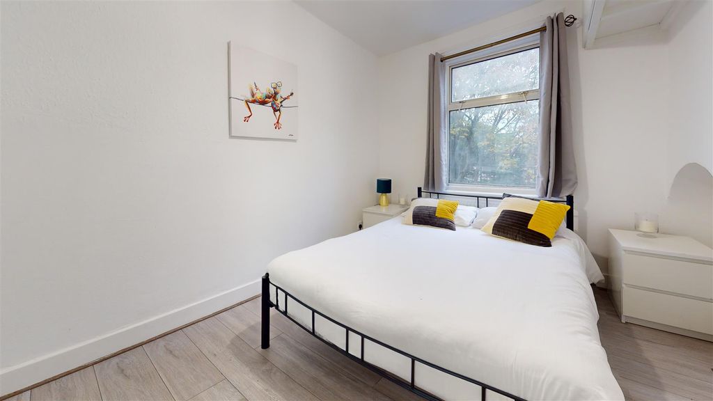 Property photo 1 of 7 St-Pauls-Avenue-Bedroom (1).Jpg