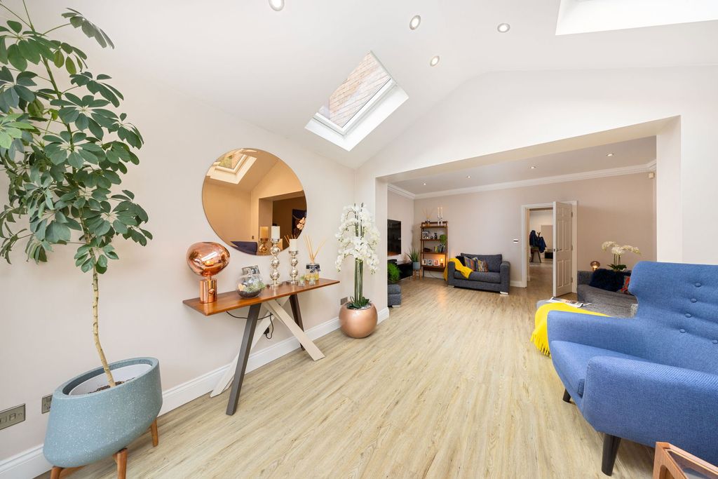 Property photo 1 of 30