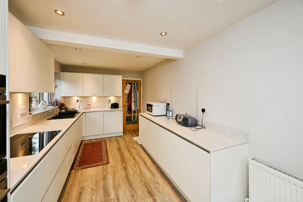 Property photo 3 of 18 Kitchen