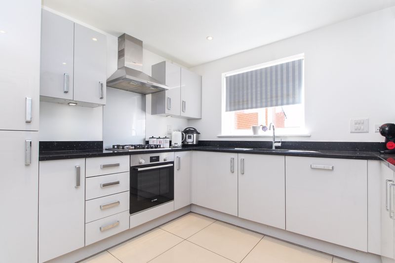 Property photo 3 of 18 Kitchen