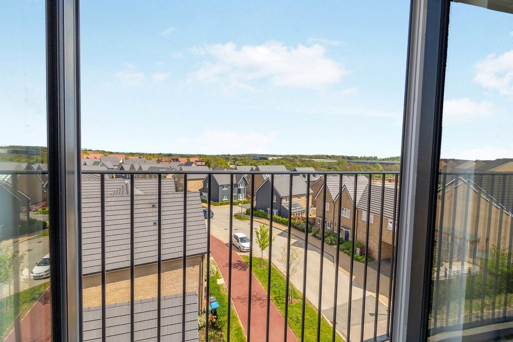 Property photo 2 of 19 Picture No. 11