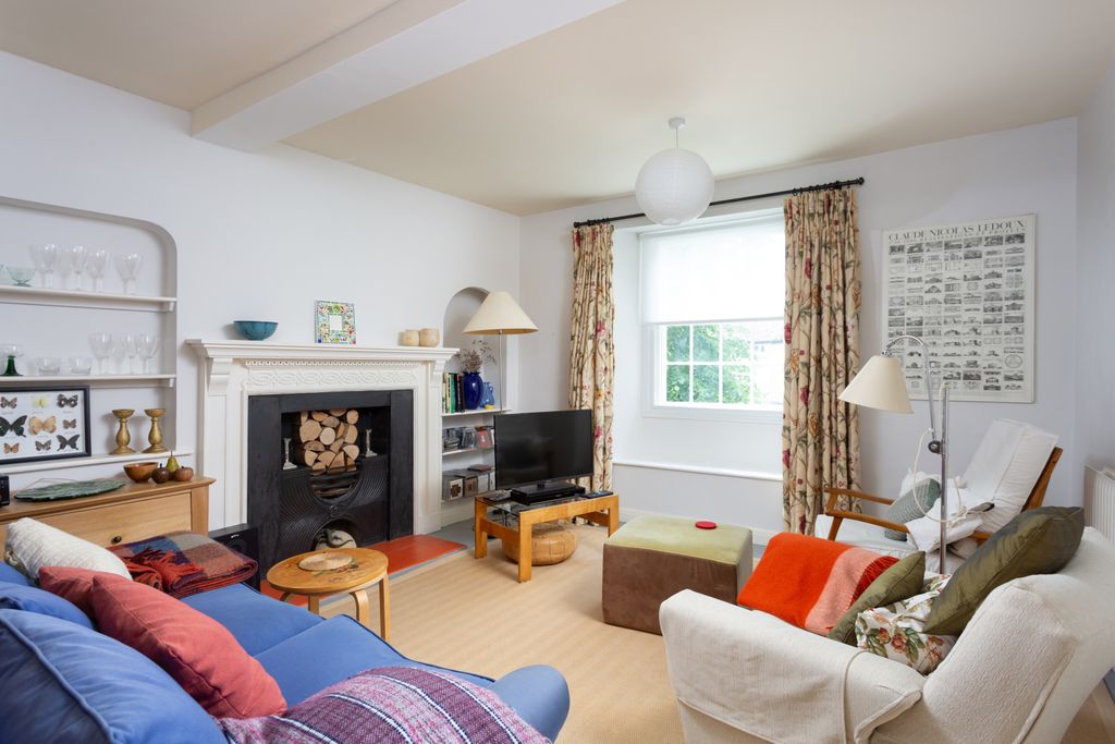 Property photo 3 of 16 Sitting Room