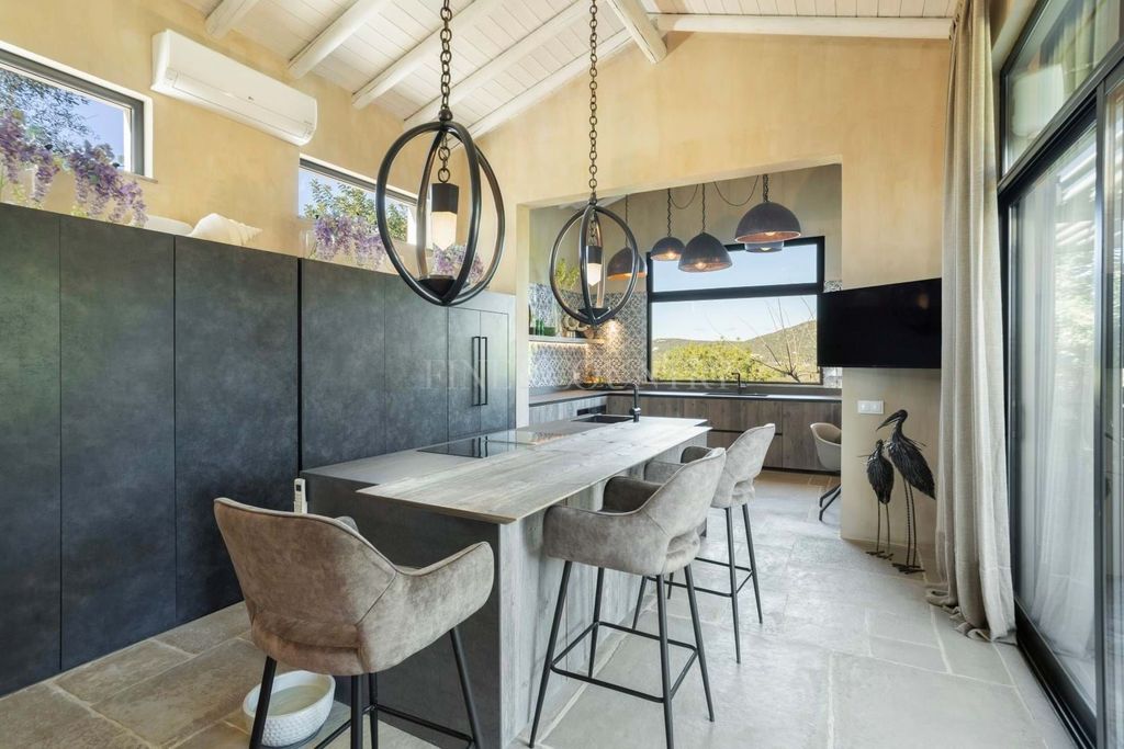 Property photo 2 of 30