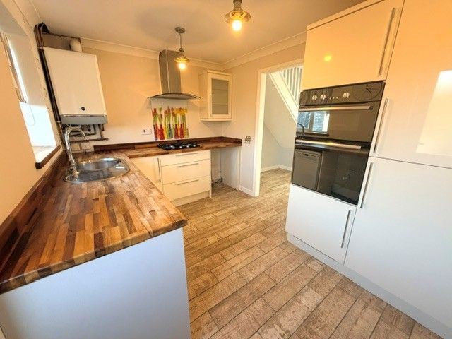 Property photo 3 of 8 Kitchen