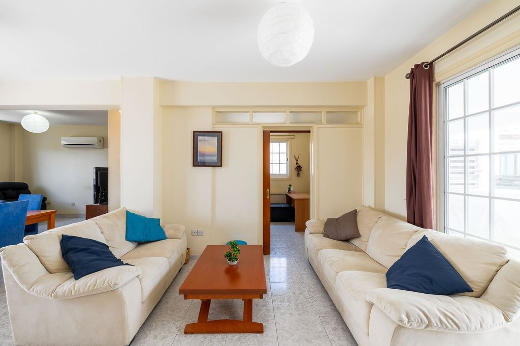 Property photo 2 of 30