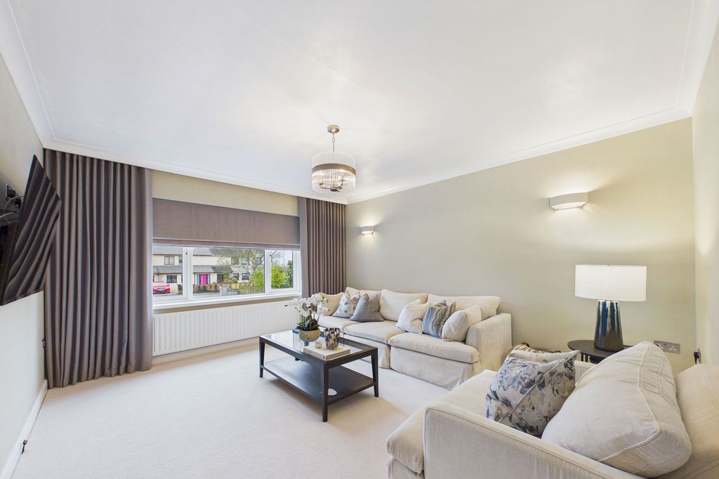 Property photo 3 of 43