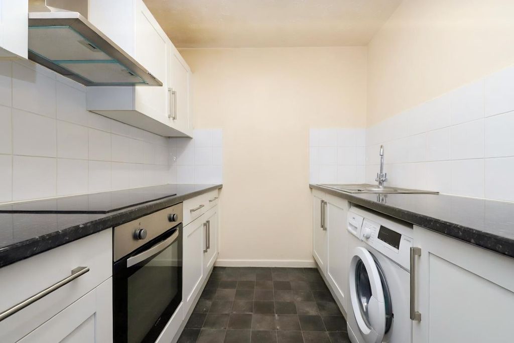 Property photo 3 of 8 Kitchen