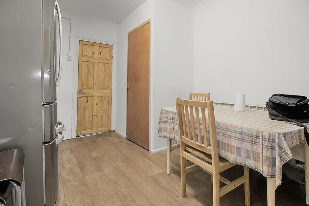 Property photo 3 of 10 10004.Jpg