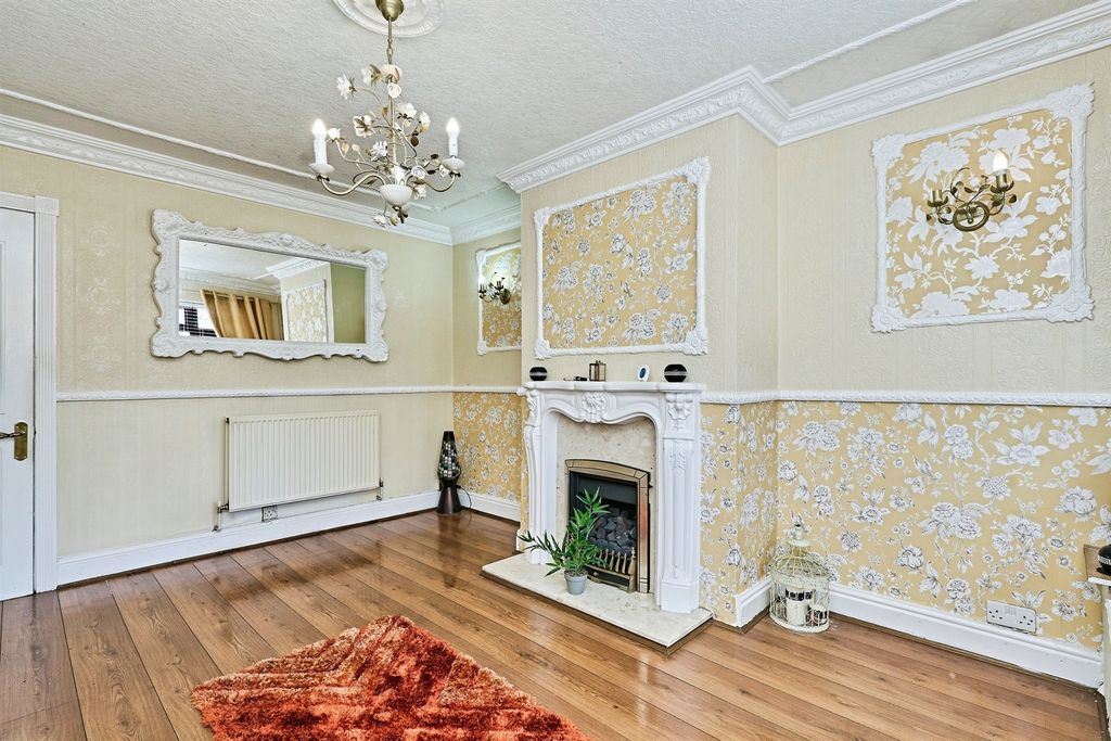 Property photo 2 of 21