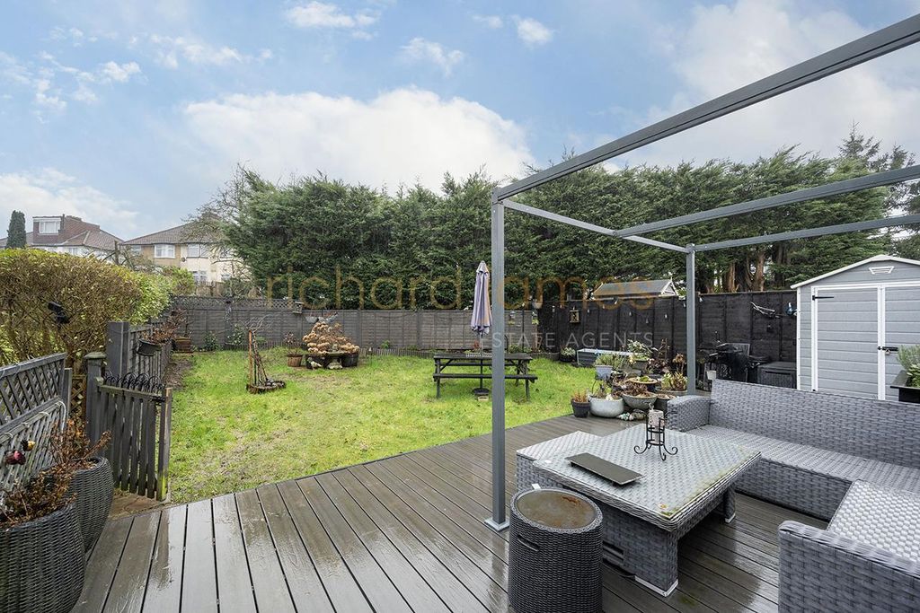 Property photo 3 of 12 W14.Jpg