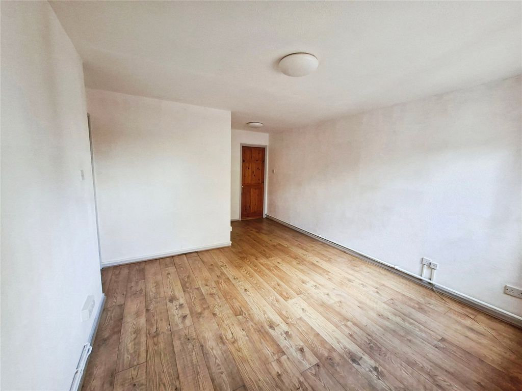 Property photo 2 of 8 Picture No. 01